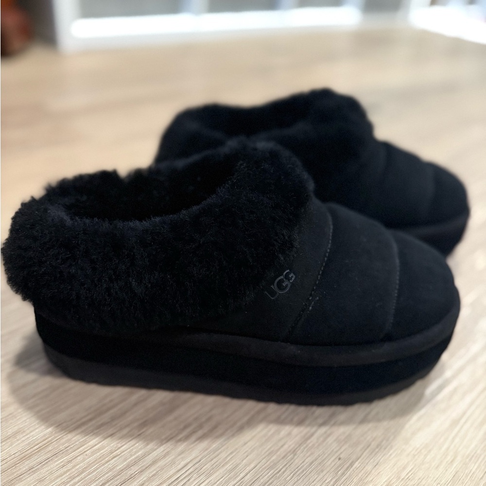 UGG Women's Tazzlita Black Platform worn2x
